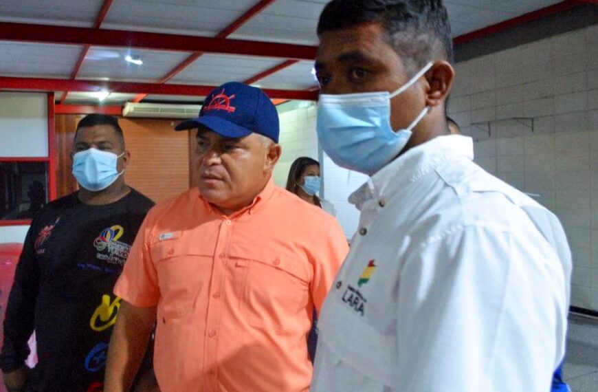 Al gimnasio cubierto Napoleón Rodríguez Adolfo Pereira Gobernador le colocó luminarias.