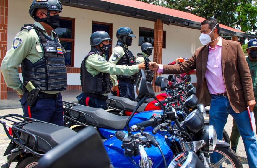 BOMBEROS Y PMI RECIBEN NUEVAS UNIDADES PATRULLERAS