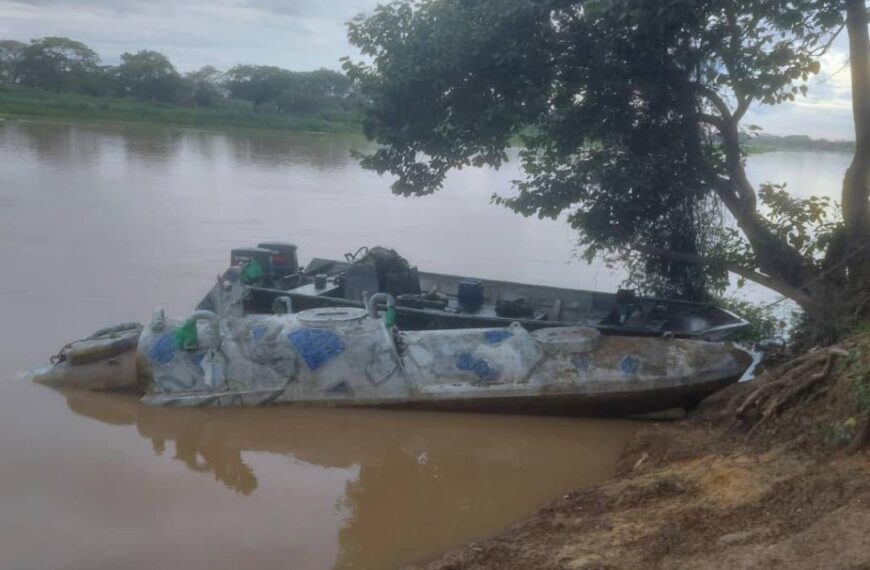 F.A.N.B INCAUTA SUBMARINO EN EL RÍO ARAUCA