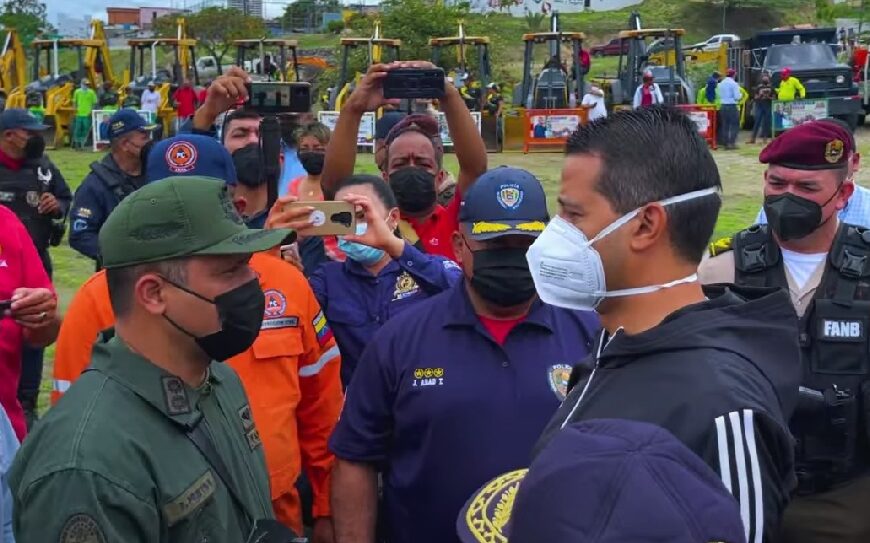 LUIS JONÁS LE METIÓ 600.000 BS A LA LIMPIEZA DE BUCOS Y QUEBRADAS