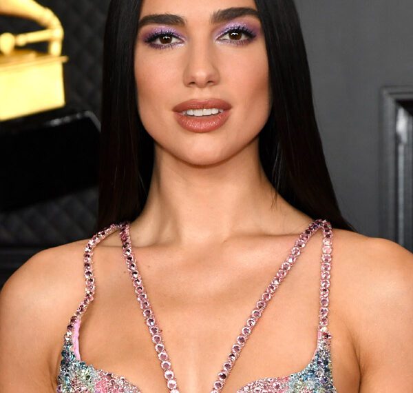 (INGLATERRA) PALABRA CDLM EN TWITTER ES TENDENCIA POR DUA LIPA (VIDEO)