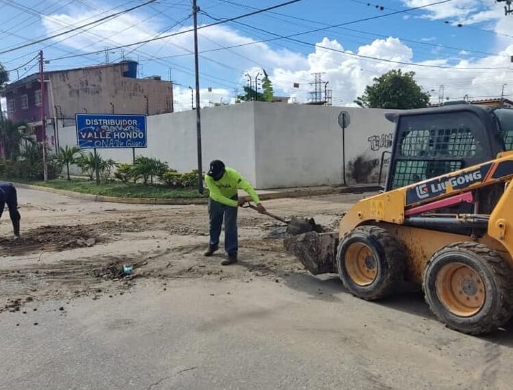 (VENEZUELA) PROTECCIÓN CIVIL LARA REMUEVE ESCOMBROS ARRASTRADOS POR LA QUEBRADA TABURE