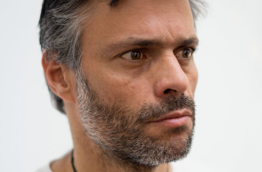 (ESPAÑA) EX COMPAÑERO DE CELDA DE LEOPOLDO LÓPEZ LO ENFRENTÓ Y LO DEJO SIN PALABRAS