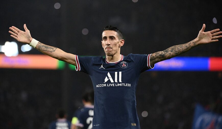 DI MARÍA ATENTO A LA LLAMADA FÚTBOL CLUB BARCELONA