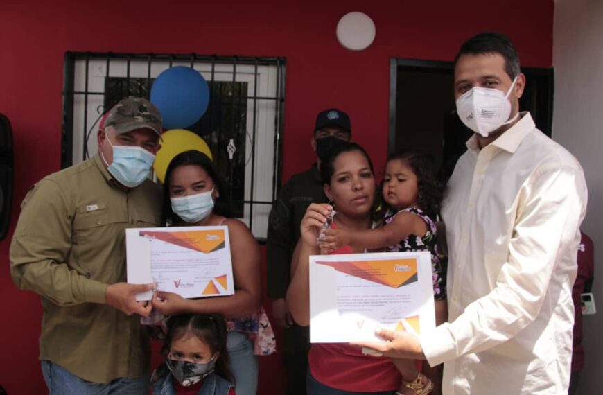 (VENEZUELA) FAMILIAS DEL SECTOR SANTA BÁRBARA RECIBIERON LAS LLAVES DE SUS NUEVAS CASAS