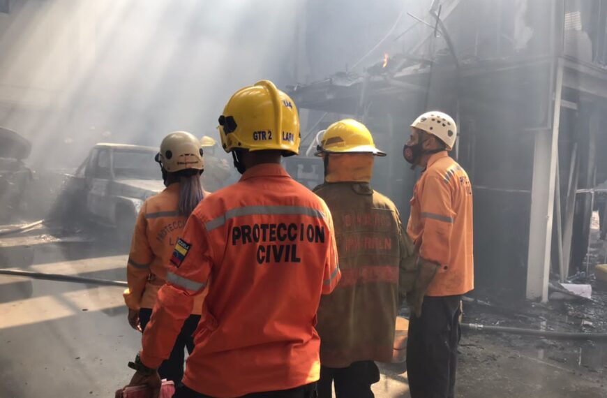 (VENEZUELA) PROTECCIÓN CIVIL Y BOMBEROS DE IRIBARREN SOFOCARON INCENDIO EN BARQUISIMETO