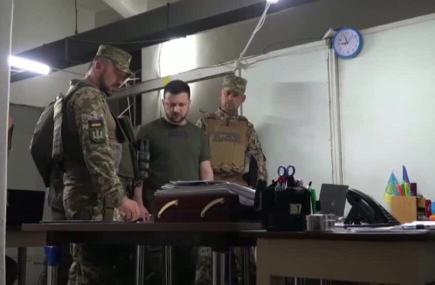 ZELENSKI VISITO ESTE DOMINGO LAS REGIONES DE ZARPORIYIA FUERTEMENTE BOMBARDEADAS