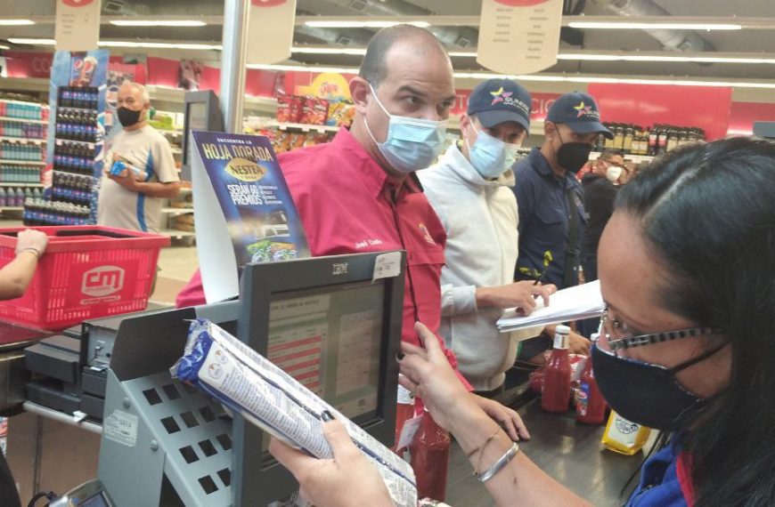 (VENEZUELA) FUNCIONARIOS DE SUNDDE CIERRAN ESTABLECIMIENTOS COMERCIALES DE CATIA NO CUMPLIR CON LA TASA DEL BCV