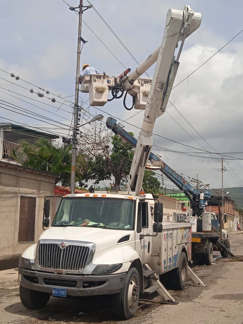 (VENEZUELA) NUEVOS TRANSFORMADORES INSTALA CORPOELEC AL OESTE DE BARQUISIMETO