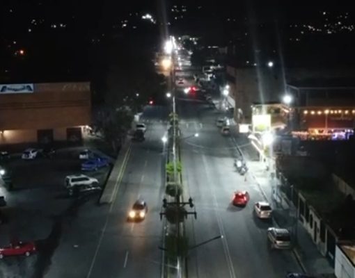 (VENEZUELA) ALCALDE DERBY GUEDEZ ILUMINA LA AVENIDA LA MATA (VIDEO)