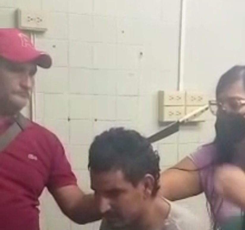 (VENEZUELA) MUJER CLAVA CUCHILLO EN CABEZA DE SU ESPOSO (VIDEO)