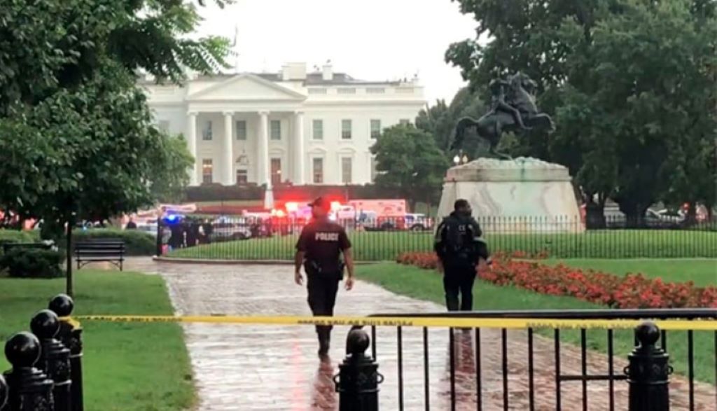 (ESTADOS UNIDOS) 3 FALLECIDOS Y 1 HERIDO DEJÓ IMPACTO DE RAYO A…