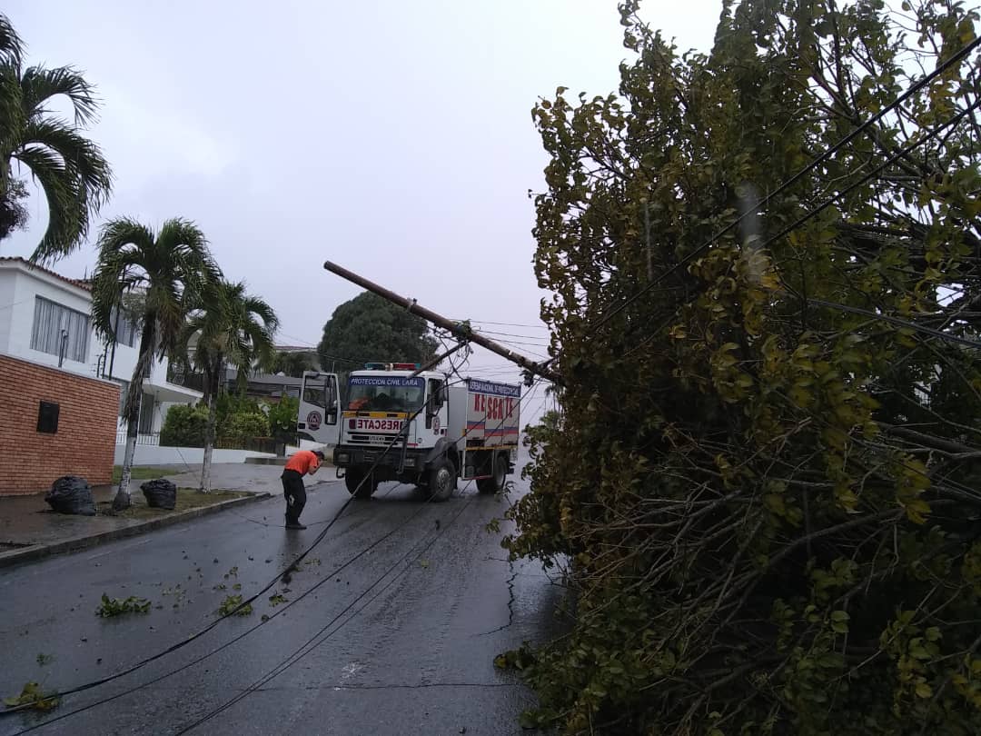 (VENEZUELA) PROTECCIÓN CIVIL LARA ATIENDE INCIDENCIAS POR LLUVIAS EN BARQUISIMETO