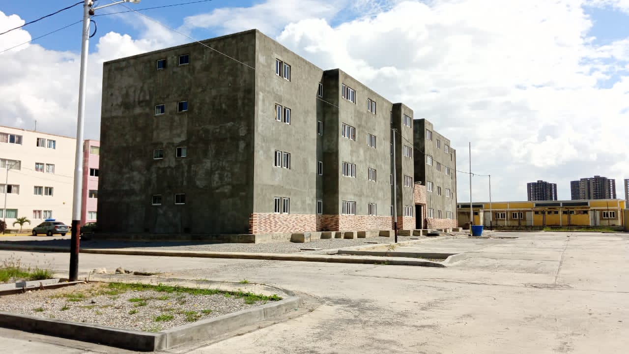 (VENEZUELA) CONSTRUCCIÓN DE VIVIENDAS EN URBANISMO CIUDAD BICENTENARIA AVANZA EN 72%