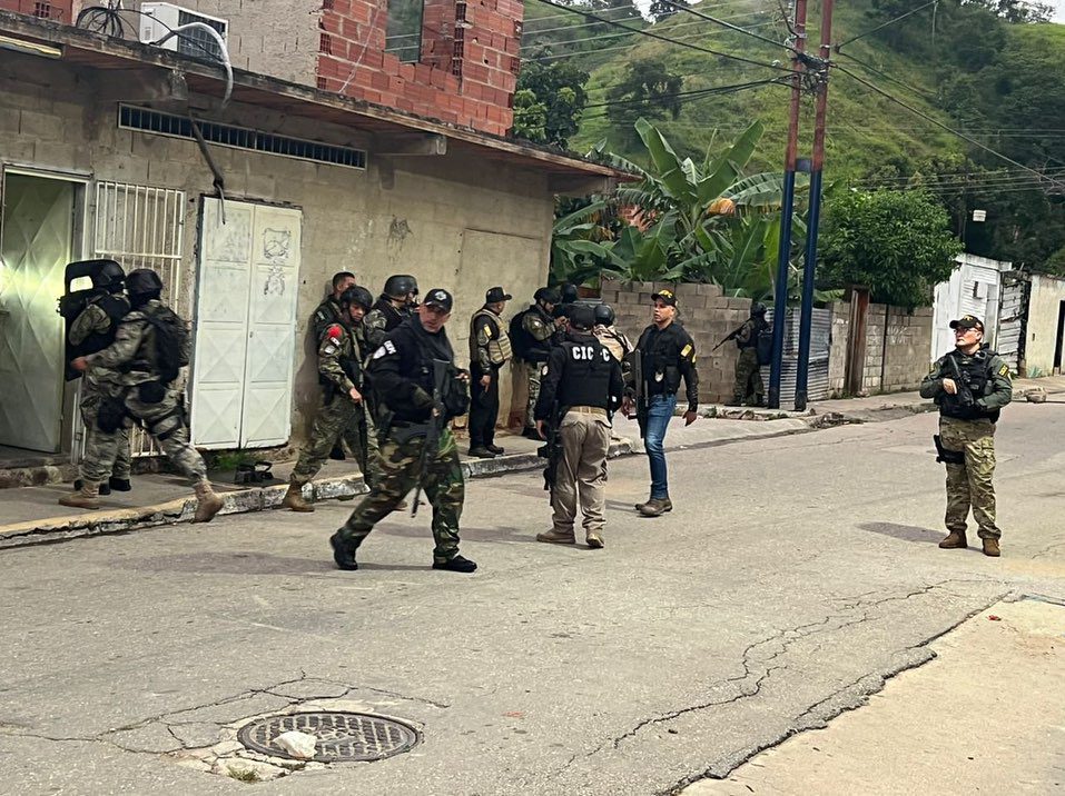 (VENEZUELA) CICPC NEUTRALIZÓ A 5 DELINCUENTES DE LA BANDA LOS GUARICHEROS EN&hellip;