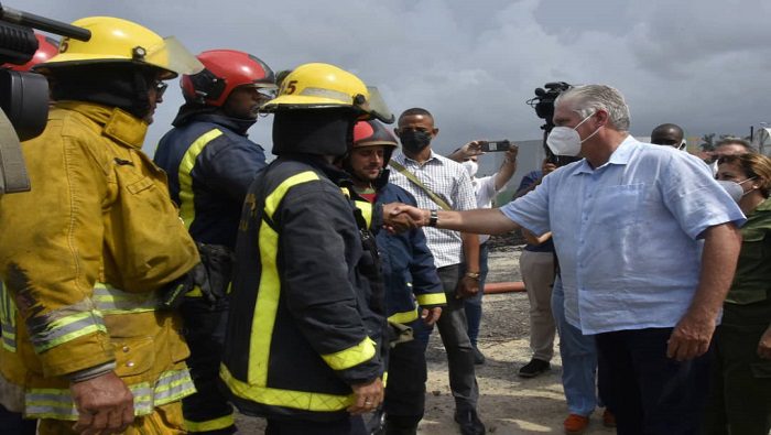 (CUBA) PRESIDENTE DÍAZ-CANEL VISITA ZONA AFECTADA POR INCENDIO EN MATANZAS