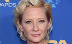 (ESTADOS UNIDOS) ACTRIZ ANNE HECHE MURIÓ UNA SEMANA DESPUÉS DE SUFRIR ACCIDENTE…