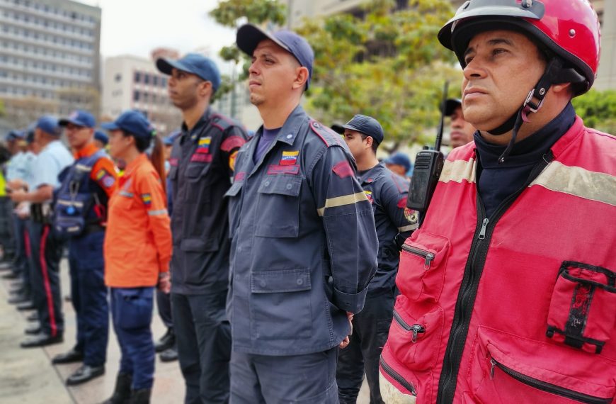 (VENEZUELA) 15 MIL FUNCIONARIOS DEL SISTEMA NACIONAL DE GESTIÓN DE RIESGO RESGUARDAN A TEMPORADISTAS EN EL PAÍS