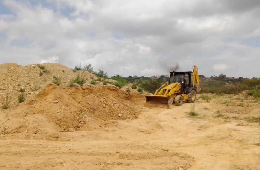 (VENEZUELA) INVILARA REHABILITA VIA PRINCIPAL DE LAS LOMAS DE CUBIRO