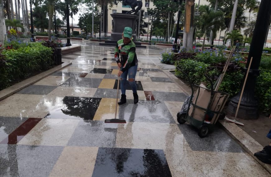 (VENEZUELA) ALCALDÍA DESPLEGÓ 250 GUERREROS DE LA LIMPIEZA EN LOS PRINCIPALES ESPACIOS PÚBLICOS EN LA SEMANA MAYOR