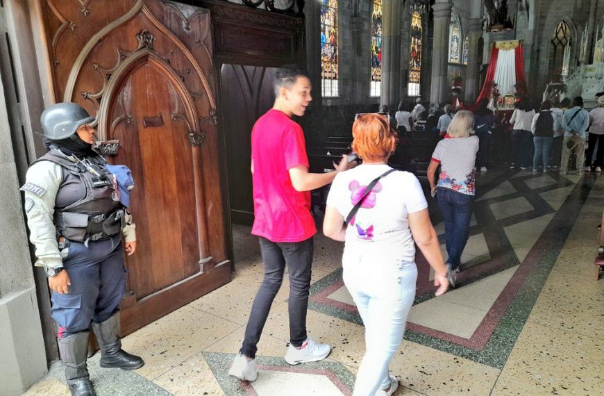 (VENEZUELA) POLICÍA MUNICIPAL BRINDA SEGURIDAD A FELIGRESES EN VISITA A LOS TEMPLOS