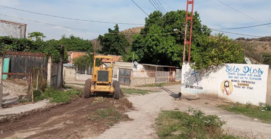 (VENEZUELA) INVILARA ATIENDE VIALIDAD EN EL SECTOR LAS CLAVELLINAS LUEGO DE LA INSTALACIÓN DEL GABINETE DE GOBIERNO COMUNAL DE SERVICIOS PÚBLICOS
