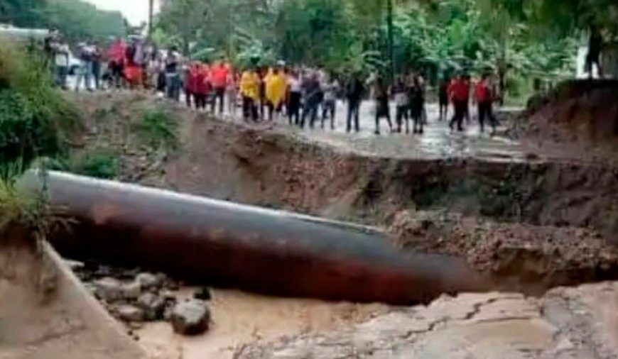 (VENEZUELA) LLUVIAS CAUSAN COLAPSO DE CARRETERA PANAMERICANA EN EL ESTADO MÉRIDA