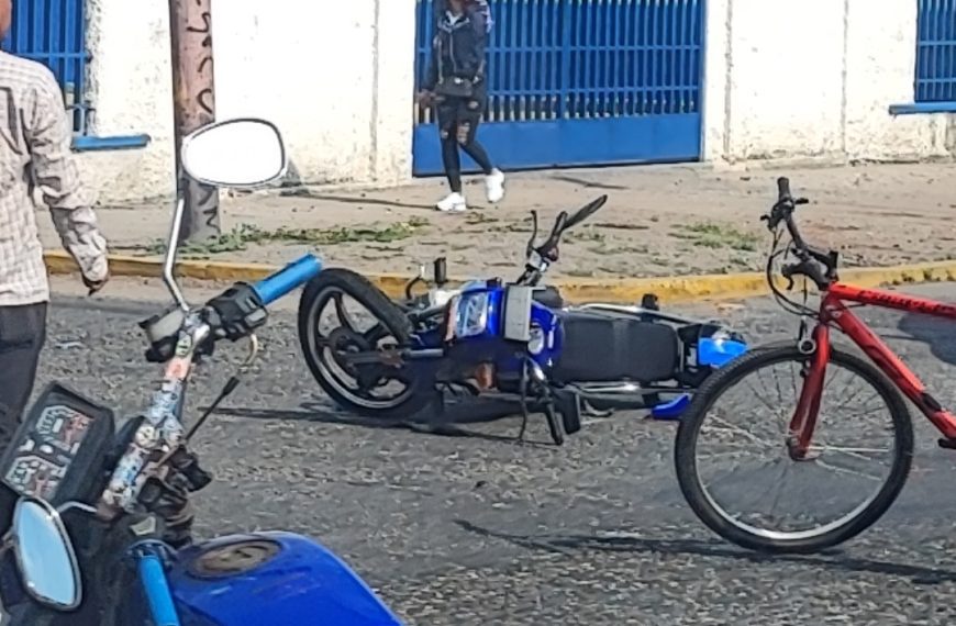 (VENEZUELA) APARATOSO ACCIDENTE DEJA A UN MOTORIZADO HERIDO AL OESTE DE BARQUISIMETO