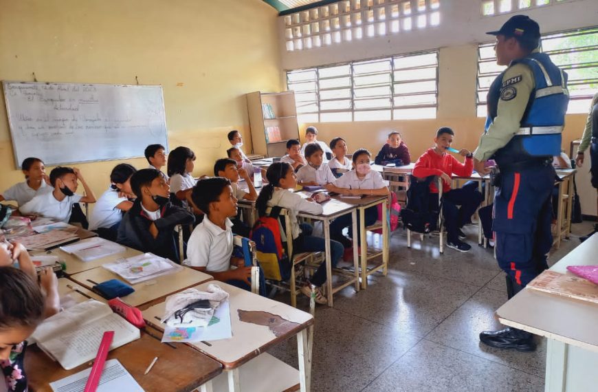 (VENEZUELA) ALCALDE LUIS JONÁS REYES ACTIVÓ EN IRIBARREN PLAN NACIONAL «EL POLICÍA VA A LA ESCUELA»