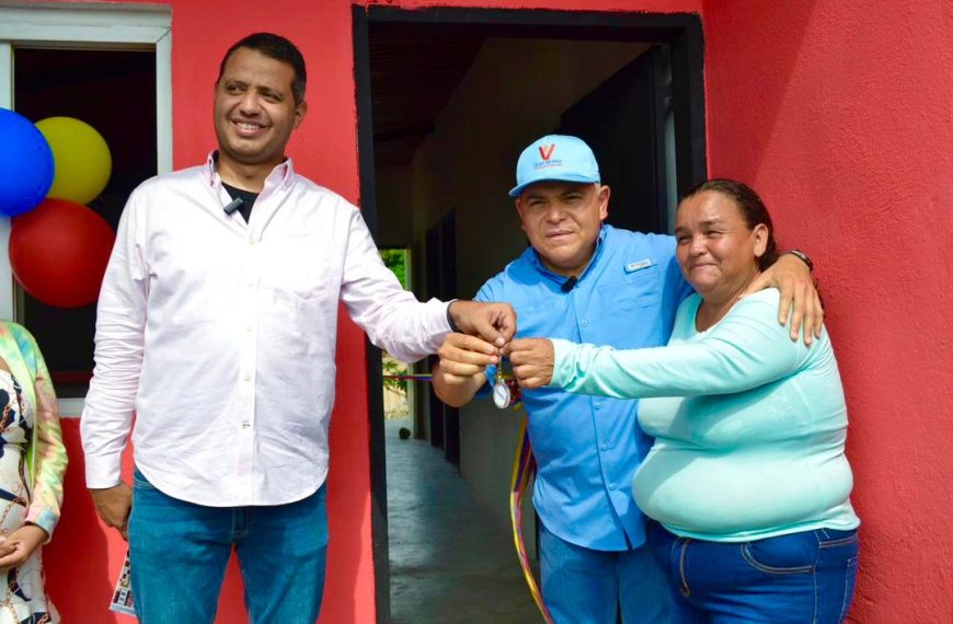 (VENEZUELA) FAMILIAS DE LOS MUNICIPIOS IRIBARREN Y MORÁN FUERON REIVINDICADAS CON HOGARES DIGNOS