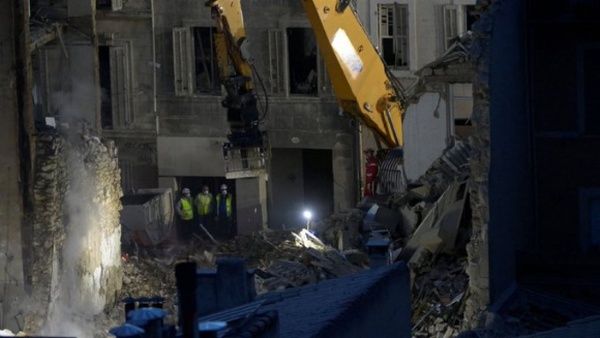 (FRANCIA) DOS PERSONAS PERDIERON LA VIDA LUEGO DEL DERRUMBE DE UN EDIFICIO EN MARSELLA