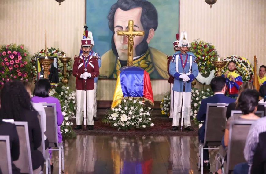 (VENEZUELA) RESTOS MORTALES DE TIBISAY LUCENA LLEGAN A LA CANCILLERÍA PARA RECIBIR HONORES EN CAPILLA ARDIENTE