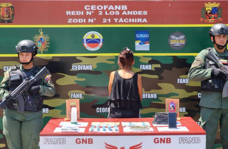 (VENEZUELA) FUNCIONARIOS DE LA FANB DETUVIERON A FÉMINA E INCAUTAN 16 ENVOLTORIOS DE PRESUNTA MARIHUANA EN EL ESTADO TÁCHIRA