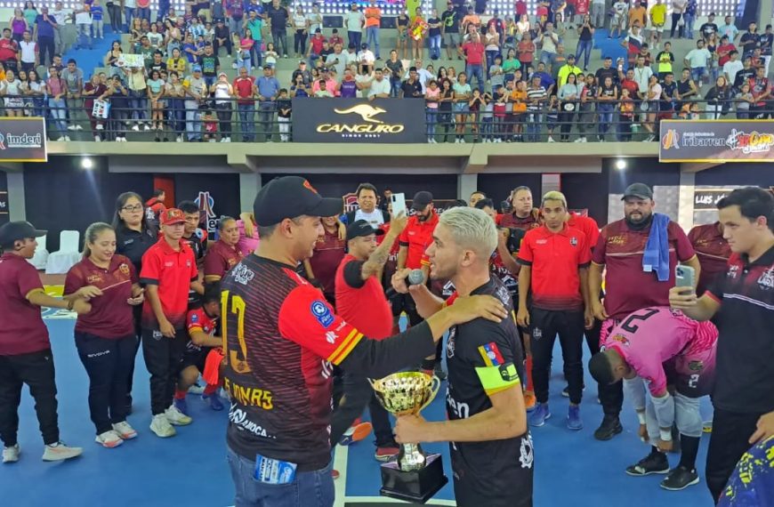 (VENEZUELA) ALCALDE LUIS JONÁS REYES ENTREGÓ LA COPA SER GUARO ME ENCANTA