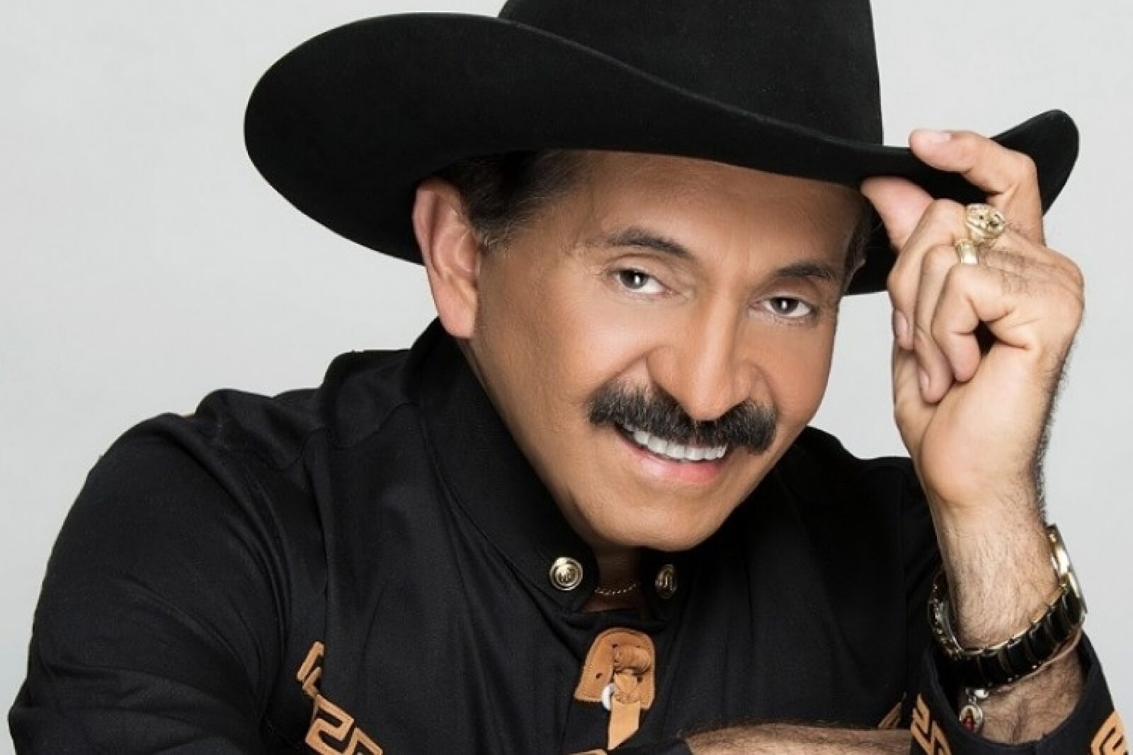(VENEZUELA) EL CANTANTE ARMANDO MARTÍNEZ FUE HOSPITALIZADO DE EMERGENCIA TRAS PRESUNTAMENTE SUFRIR UN ACV