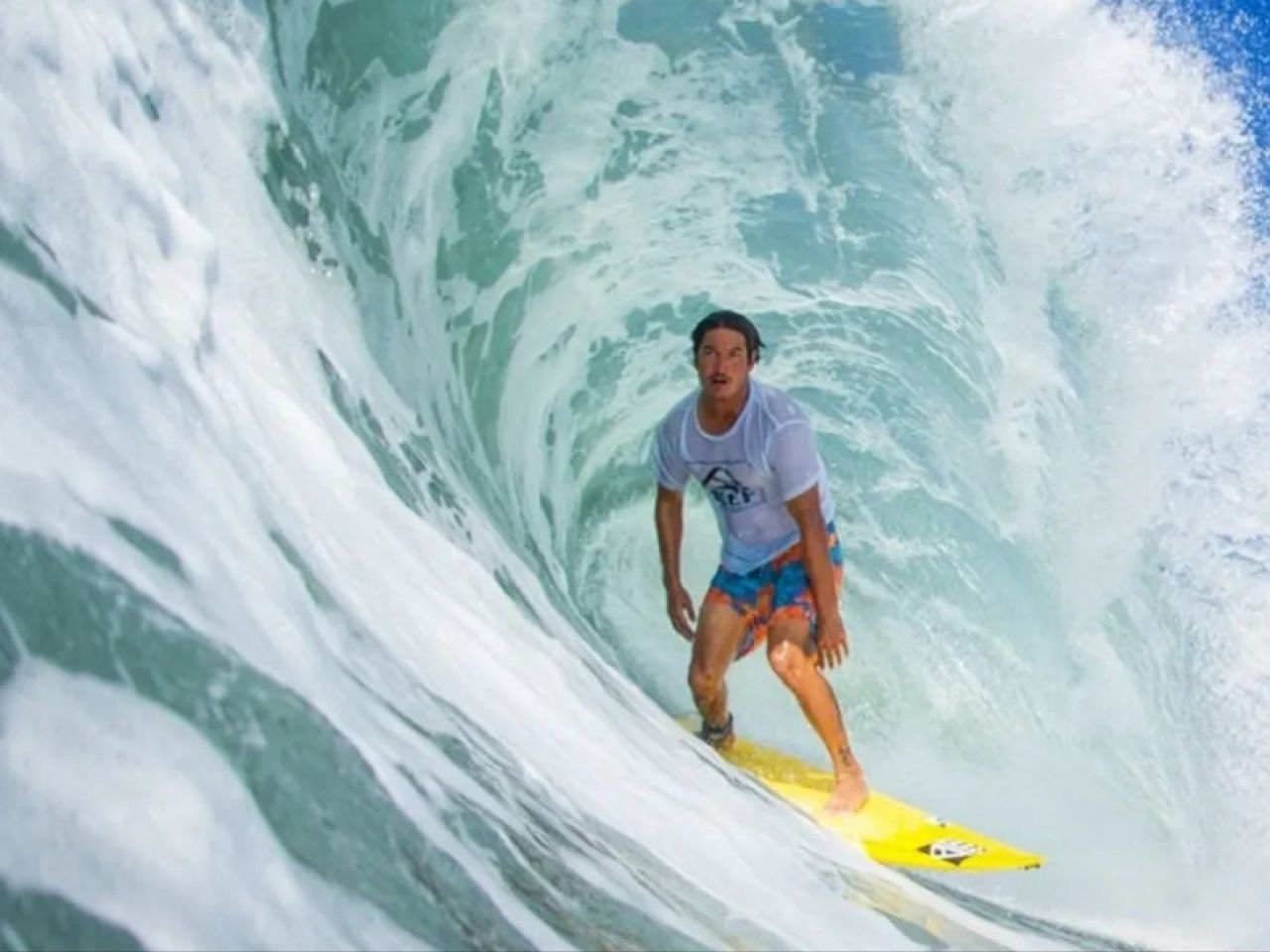 (INDONESIA) FALLECE SURFISTA HAWAIANO MIKALA JONES DURANTE ENTRENAMIENTO