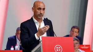 (MUNDO) FIFA SUSPENDE A LUIS RUBIALES Y NOMBRA A PRESIDENTE INTERINO DE LA FEDERACIÓN ESPAÑOLA DE FÚTBOL