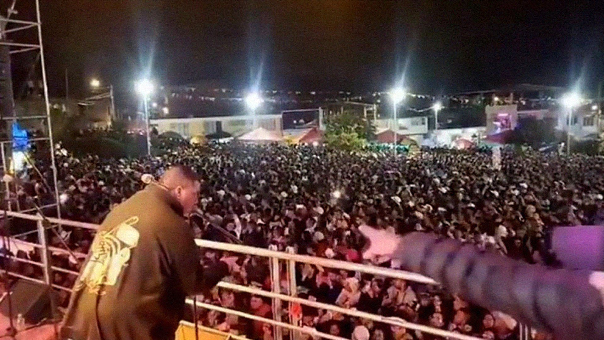 (COLOMBIA) TIROTEO EMPAÑA CONCIERTO DEL SALSERO MAELO RUÍZ