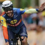(FRANCIA) CICLISTA JULIEN BERNARD ES MULTADO POR BESAR A SU ESPOSA EN LA SÉPTIMA VUELTA DEL TOUR DE FRANCIA