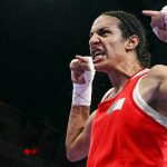 (FRANCIA) BOXEADORA ARGELINA KHELIF VENCIÓ A OTRA RIVAL Y ASEGURÓ MEDALLA