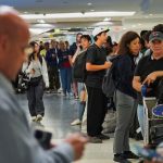 (EEUU) RETRASOS MASIVOS EN AEROPUERTOS POR FALTA DE PAGO A LOS TRABAJADORES POR PARTE DEL GOBIERNO