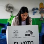 (ECUADOR) CIERRAN CENTROS DE VOTACIÓN HABILITADOS PARA REFERÉNDUM Y CONSULTA POPULAR