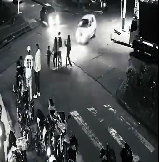 (COLOMBIA) CONDUCTOR EBRIO ATROPELLÓ A 11 PERSONAS  EN BOGOTÁ