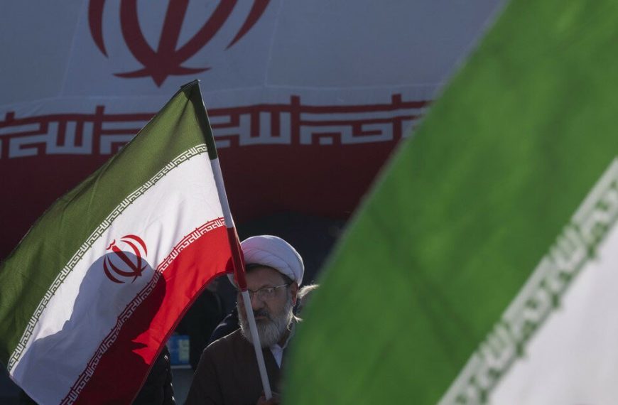 (MUNDO) IRÁN AMENAZA CON BOMBARDEAR BASES AMERICANAS EN CASO DE QUE EEUU ATAQUE EL PAÍS