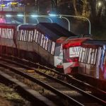 (ALEMANIA) SE DESCARRILA TREN DEL METRO DE HAMBURGO