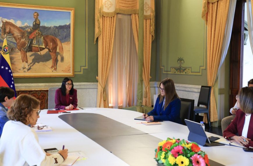 (VENEZUELA) PRESIDENTA ENCARGADA LIDERÓ REUNIÓN DE TRABAJO PARA POTENCIAR SISTEMA PÚBLICO NACIONAL DE SALUD