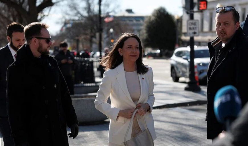(EEUU) BBC REFIERE QUE EL ENCUENTRO DE MARIA CORINA MACHADO CON EL PRESIDENTE DONALD TRUMP FUE «BREVE Y ATÍPICO»