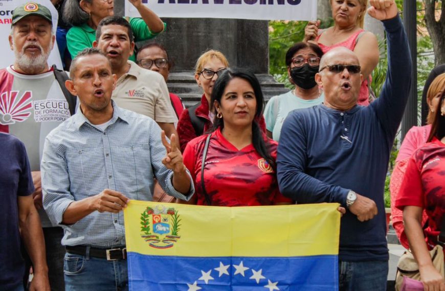 (VENEZUELA) MOVIMIENTO DE VIVIENDOS VENEZOLANOS EXIGEN LA LIBERTAD DEL PRESIDENTE NICOLÁS MADURO Y LA PRIMERA DAMA CILIA FLORES