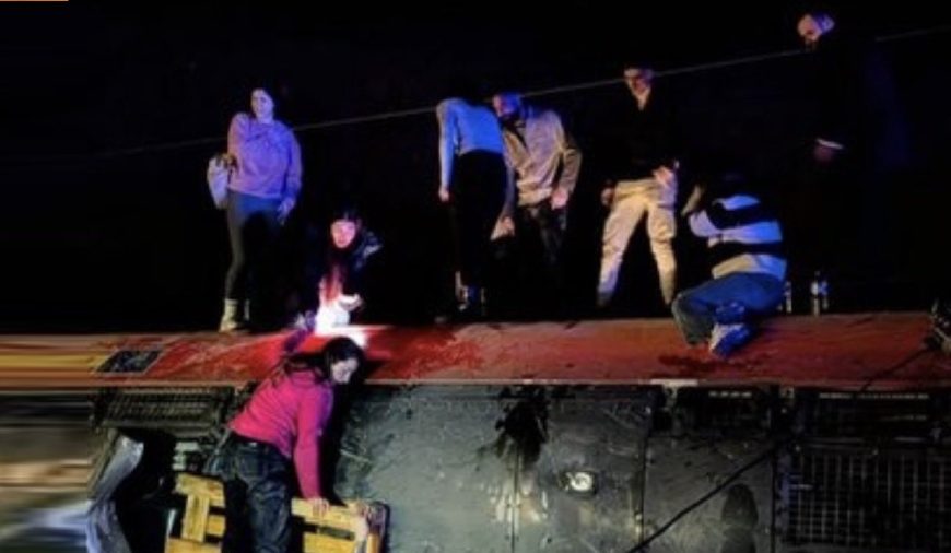 (ESPAÑA) REPORTAN VARIOS FALLECIDOS Y HERIDOS TRAS DESCARRILAR TRENES DE ALTA VELOCIDAD