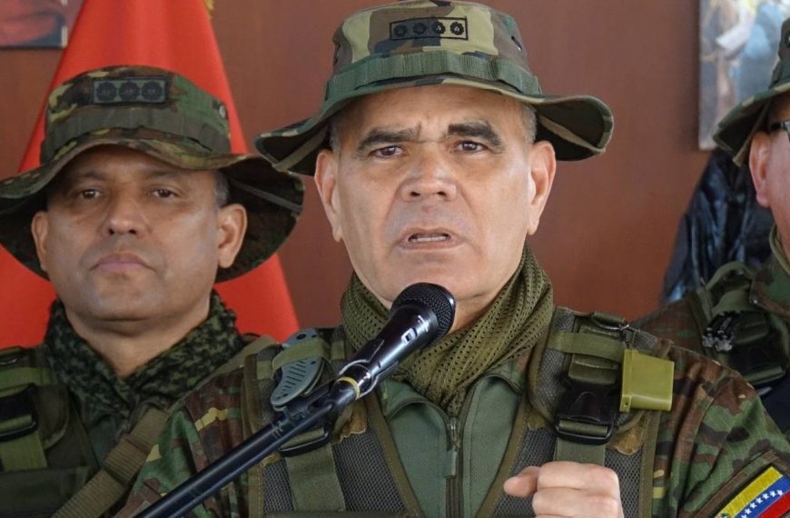 (VENEZUELA) MINISTRO PADRINO LÓPEZ: “LA FANB MANTIENE SU HONOR Y LEALTAD INTACTOS ANTE LA AGRESIÓN EXTRANJERA”